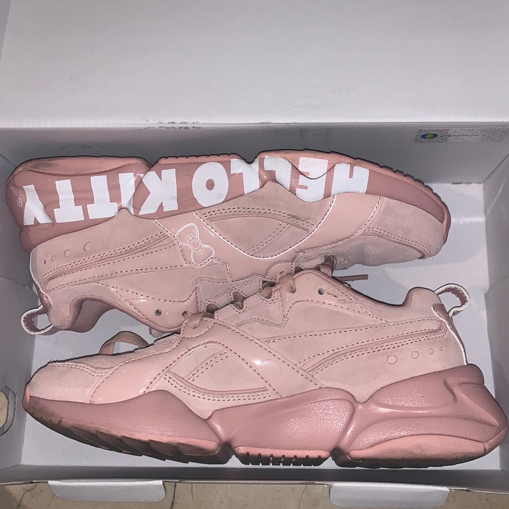 PUMA HELLO KITTY SNEAKERS TRAINERS SUEDE PINK SZ 7.5